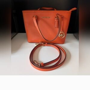 Michael Kors Shoulder Bag in Pumpkin Saffiano Leather